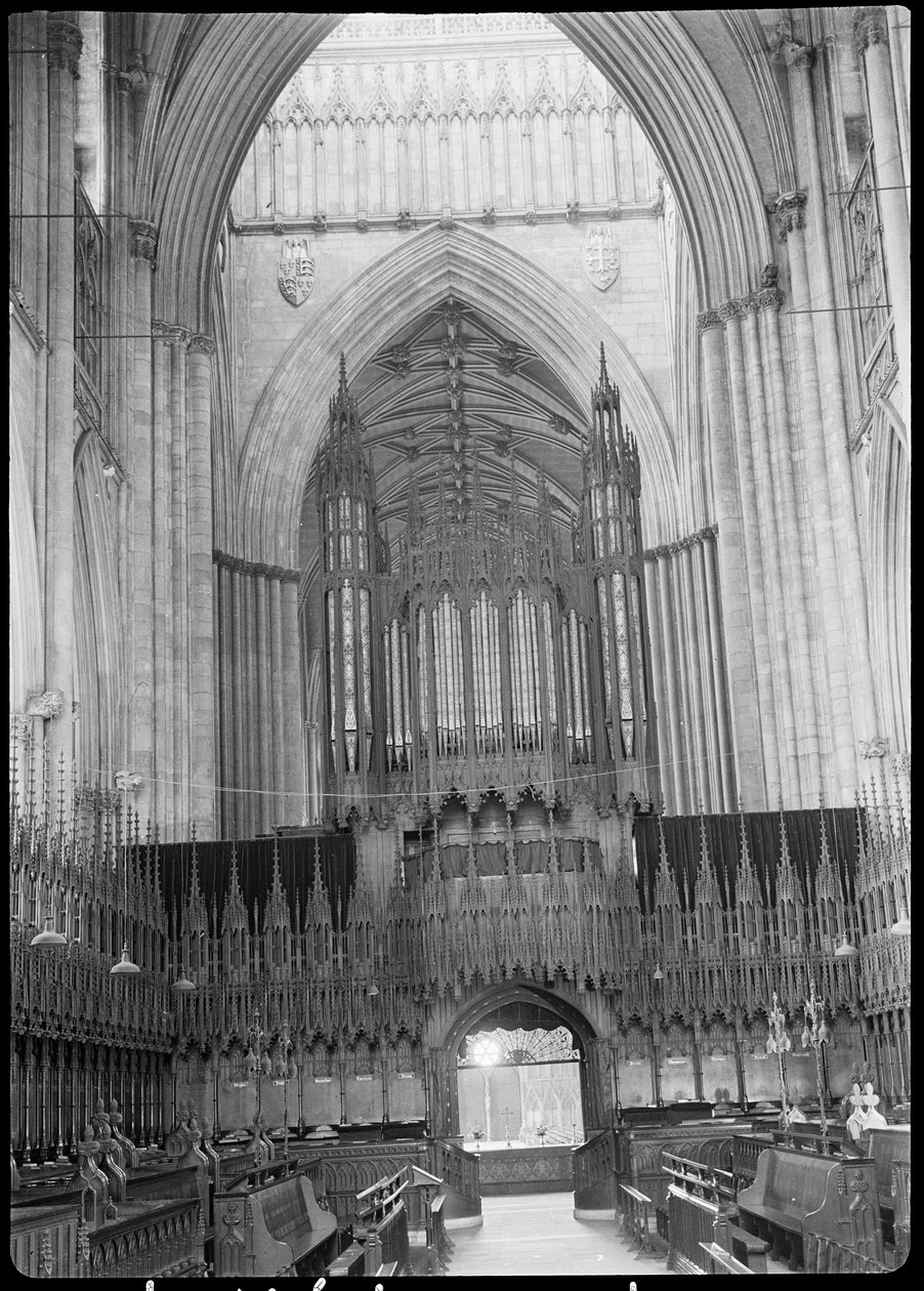 York Minster, Minster Yard, York, 1942. autorstwa George Bernard Wood