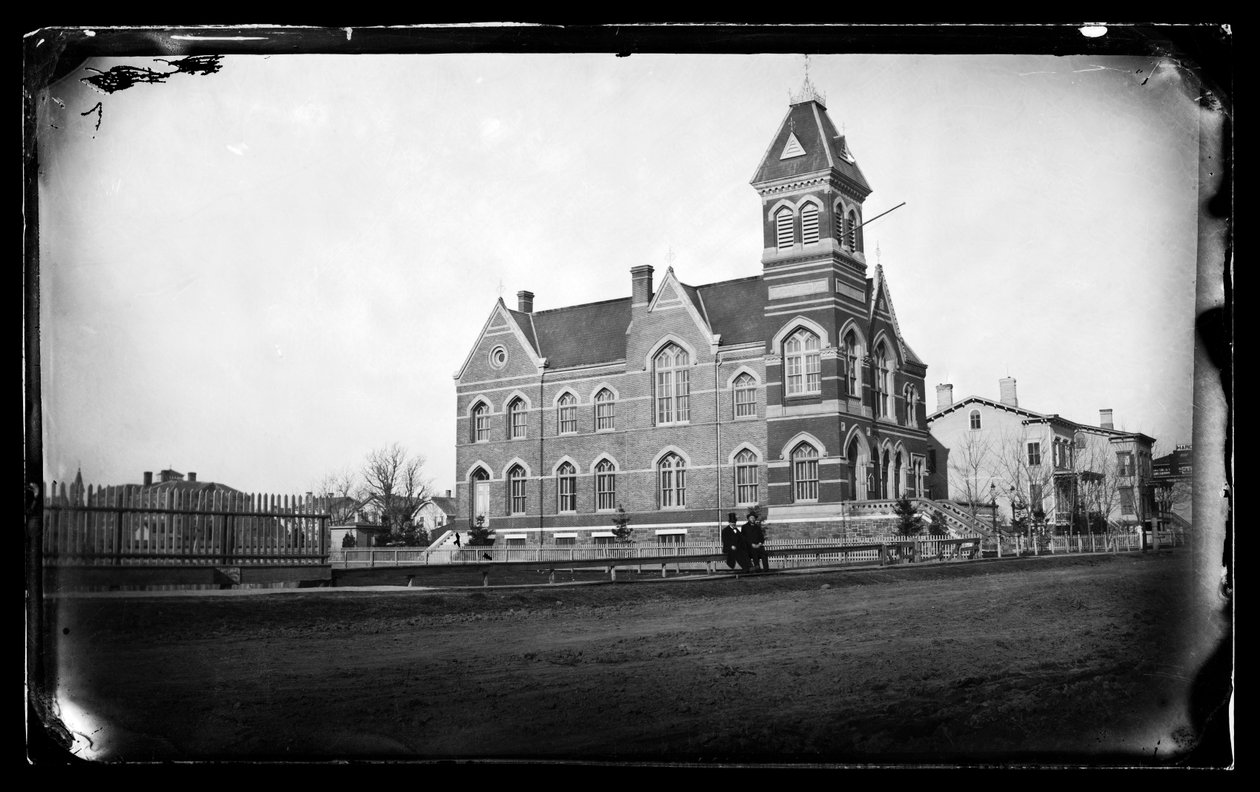 Ratusz, Flatbush, Brooklyn, ok. 1872-87 (negatyw mokry kolodionowy) autorstwa George Bradford Brainerd