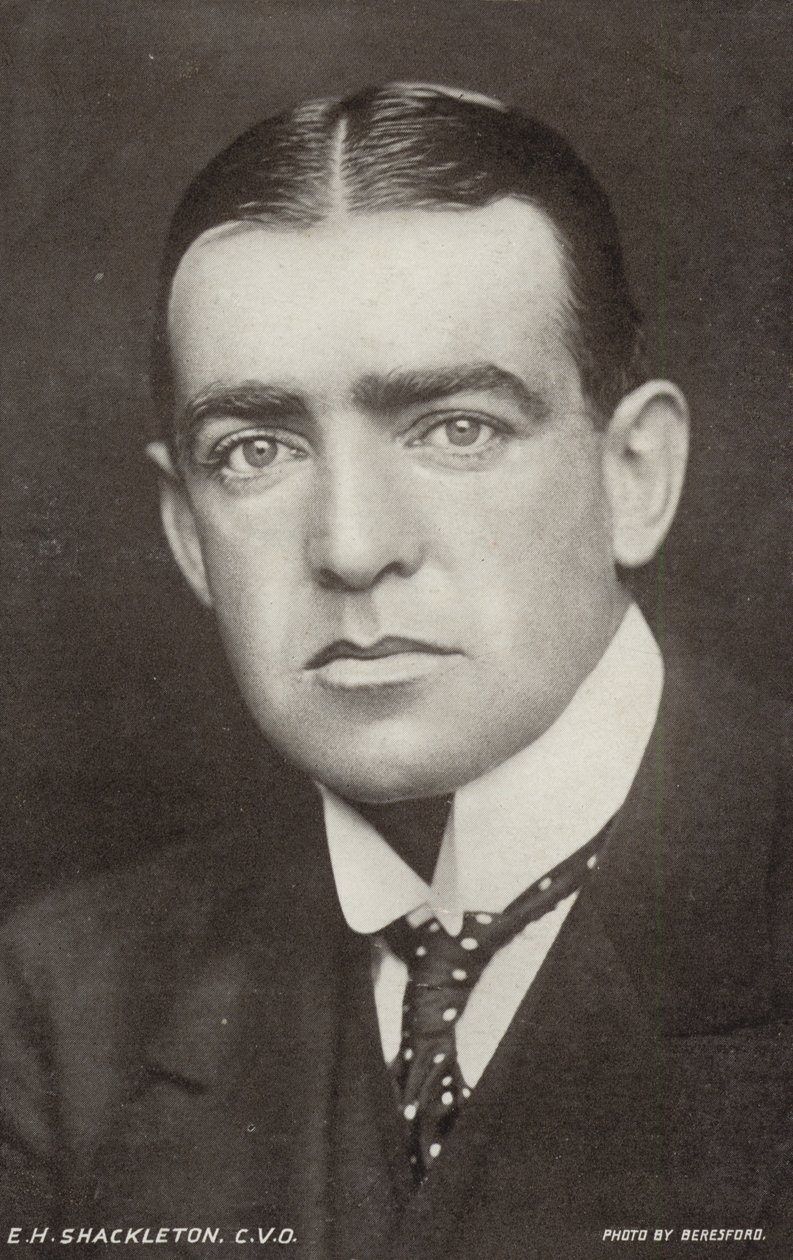 Ernest Shackleton (1874-1922), brytyjski odkrywca Antaktyki (zdjęcie czarno-białe) autorstwa George Charles Beresford