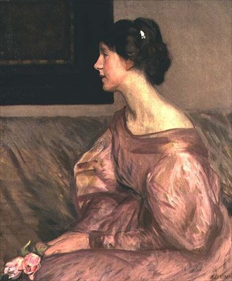 Portret siedzącej damy, półprofilu, trzymającej dwie różowe róże i ubranej w różową suknię autorstwa George Clausen