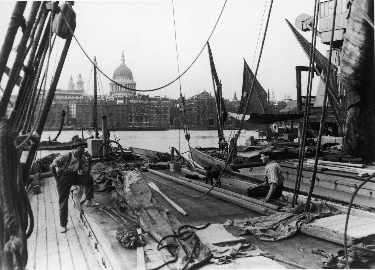 Mężczyźni na barce Tamizy, South Bank, Lambeth, Londyn, początek XX wieku autorstwa George Davison Reid