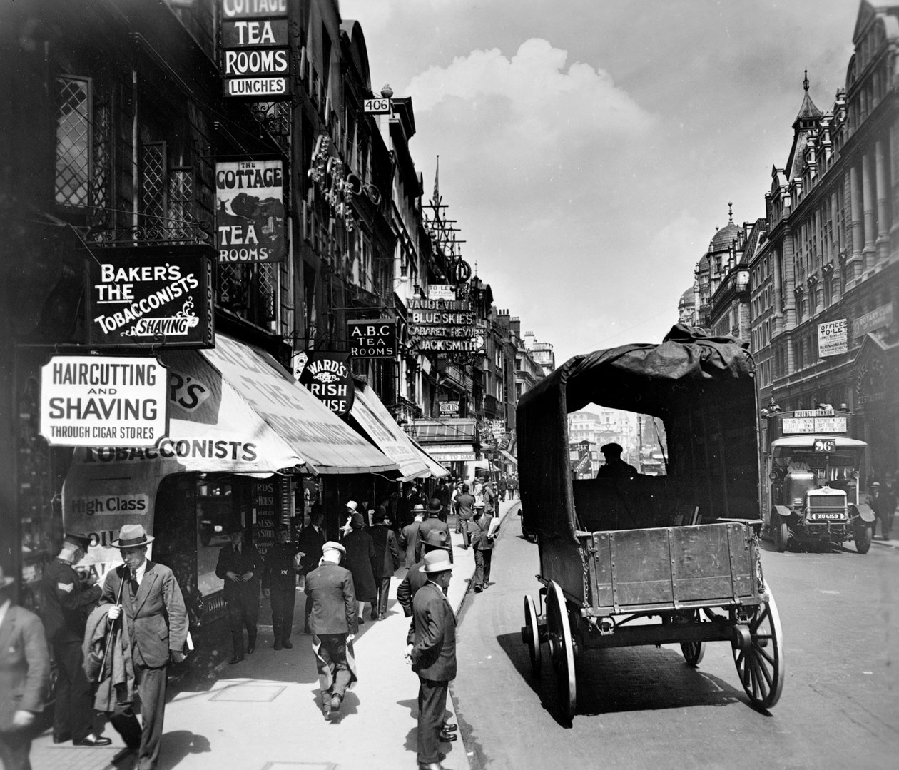 Strand patrząc na wschód, Westminster, Londyn, c1910. autorstwa George Davison Reid