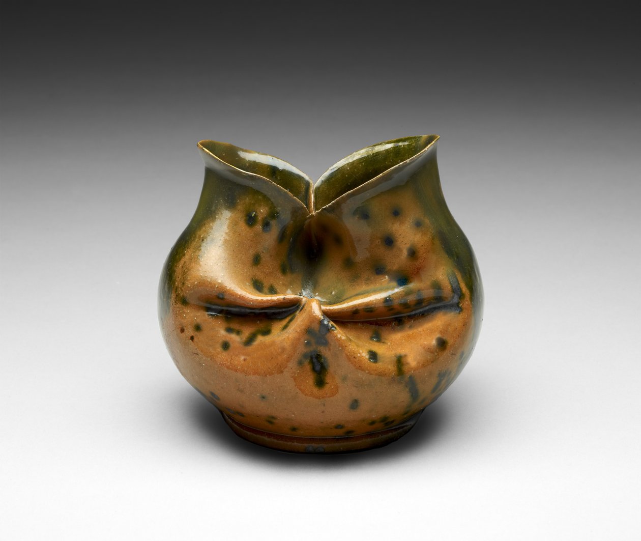 Bez tytułu, ok. 1900 (ceramiczne) autorstwa George E. Ohr