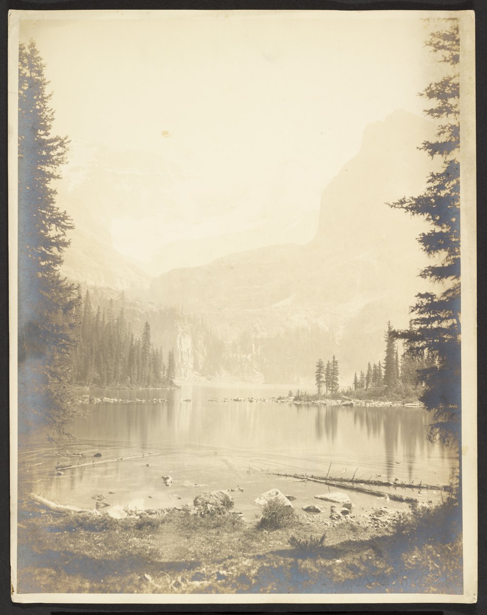 [Jezioro w Yosemite] autorstwa George Fiske