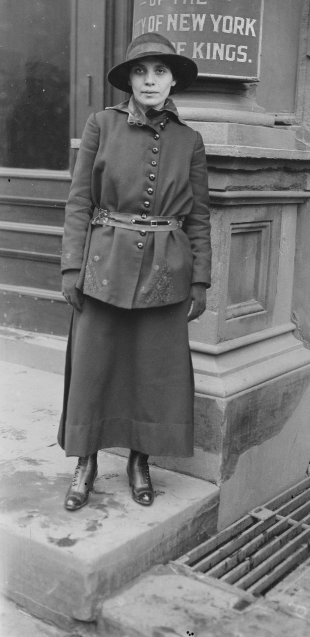 Fania Mindell prawdopodobnie zabrana podczas procesu w Bownsville, 1917 autorstwa George Grantham Bain