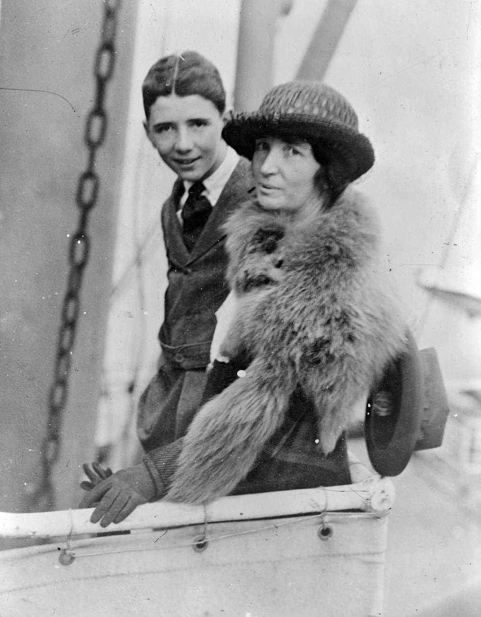 Margaret Sanger i jej starszy syn Stuart w Japonii, 1922 autorstwa George Grantham Bain
