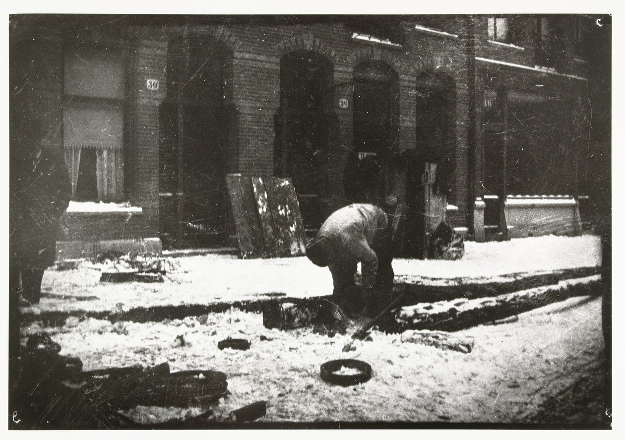 Pracownik budowlany przy pracy w śniegu w Amsterdamie autorstwa George Hendrik Breitner