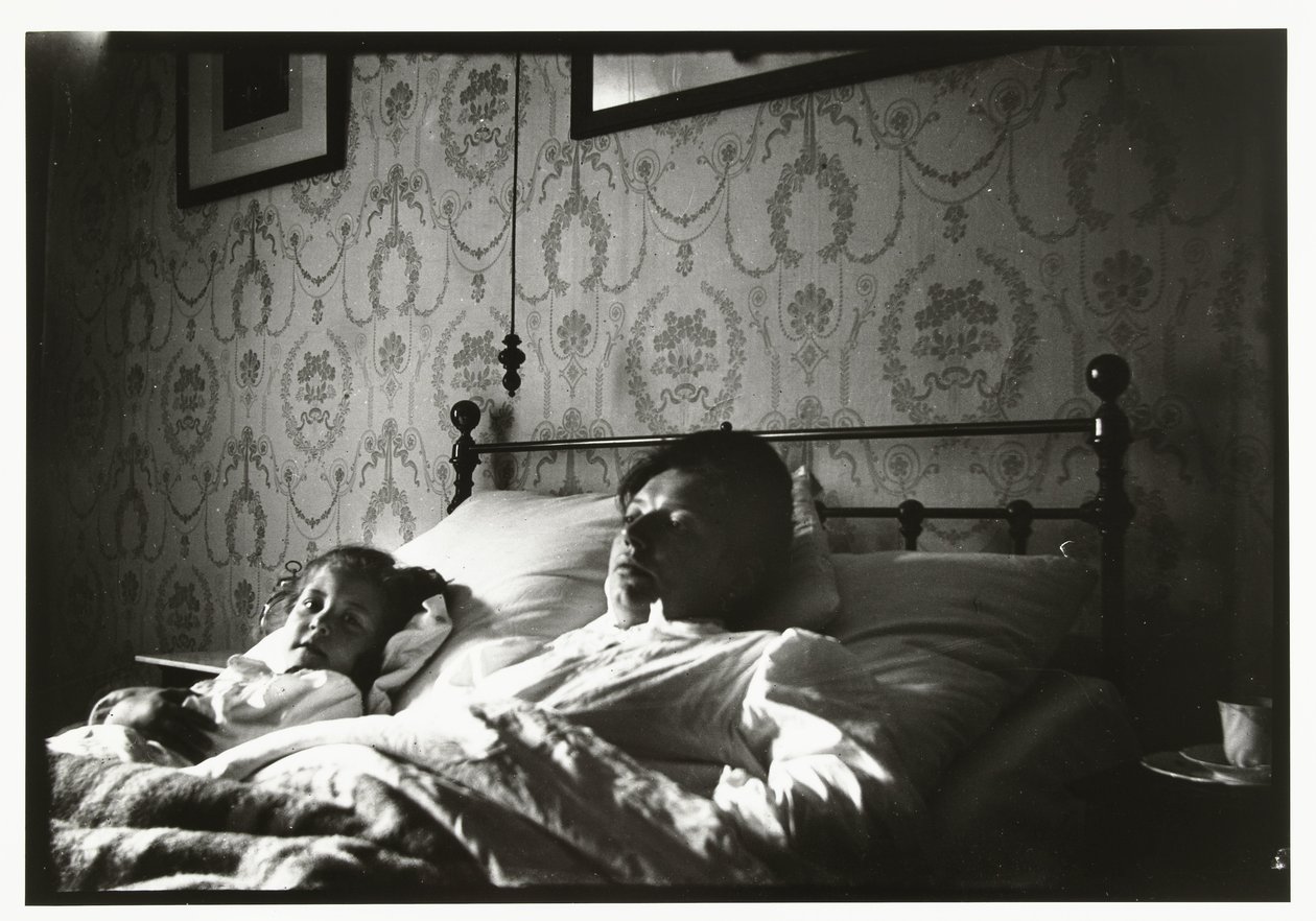 Marie Breitner i dziewczyna budząca się w łóżku autorstwa George Hendrik Breitner