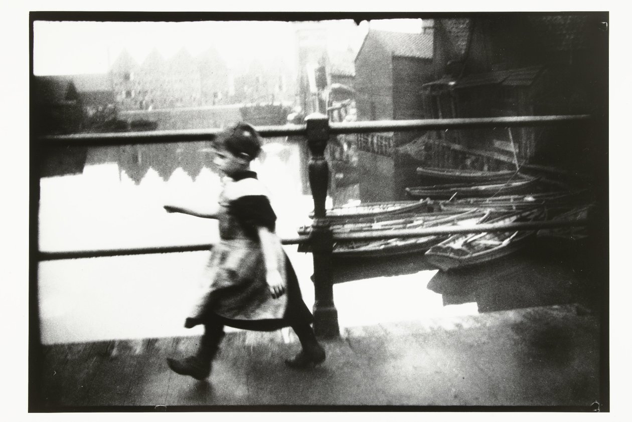 Dziewczyna na moście na Prinseneiland w Amsterdamie autorstwa George Hendrik Breitner