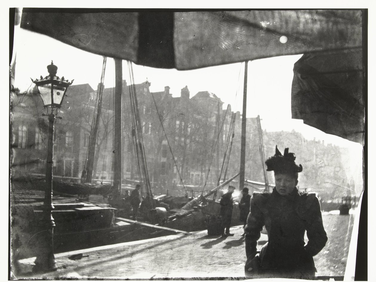 Portret kobiety spacerującej po Prinsengracht w Amsterdamie autorstwa George Hendrik Breitner