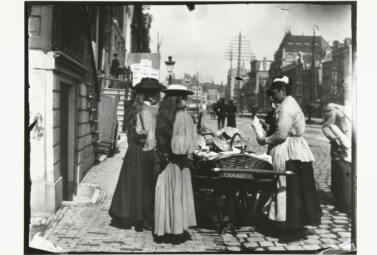 Wyprzedaż uliczna z wózka na Rokin w Amsterdamie autorstwa George Hendrik Breitner