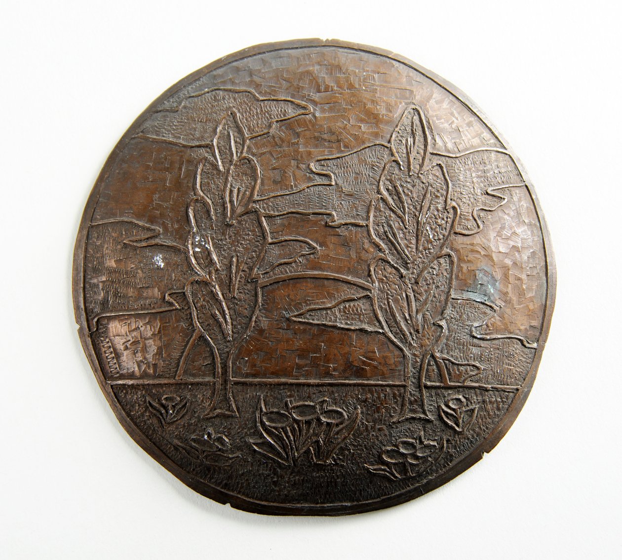 Wypukła tablica z drzewami, chmurkami i kwiatami (metalowa) autorstwa George James Frampton