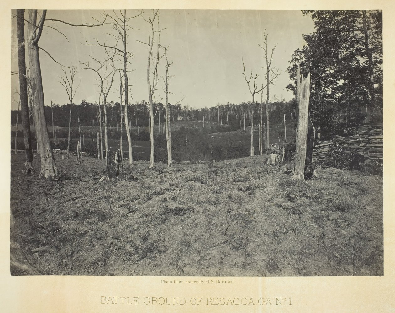 Pole bitwy pod Resacca, GA, nr 1, 1866. autorstwa George N. Barnard