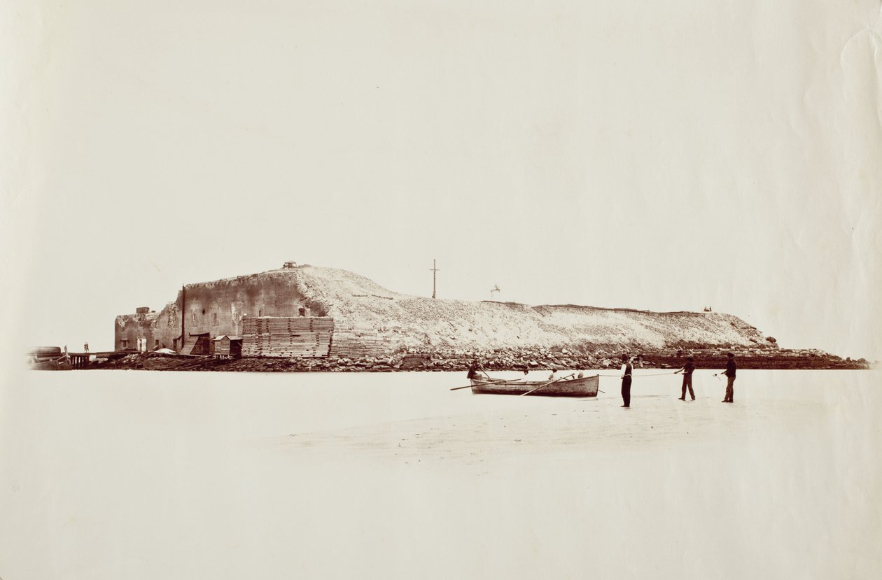 Fort Sumter, widok z zewnątrz, 3 i pół mili od Charleston autorstwa George N. Barnard