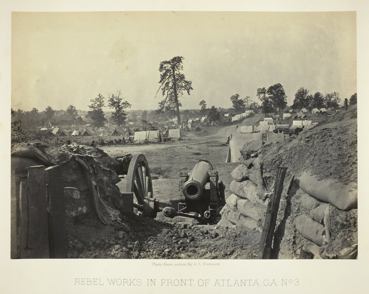 Rebel Works przed Atlantą, GA, nr 3, 1864. autorstwa George N. Barnard