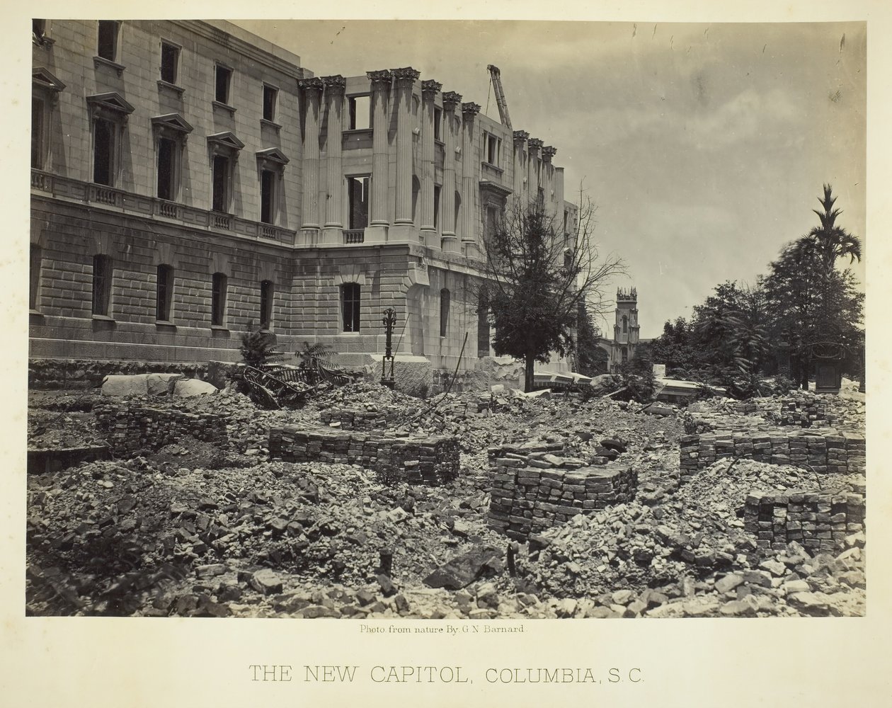 Nowy Kapitol, Kolumbia, SC, 1865. autorstwa George N. Barnard