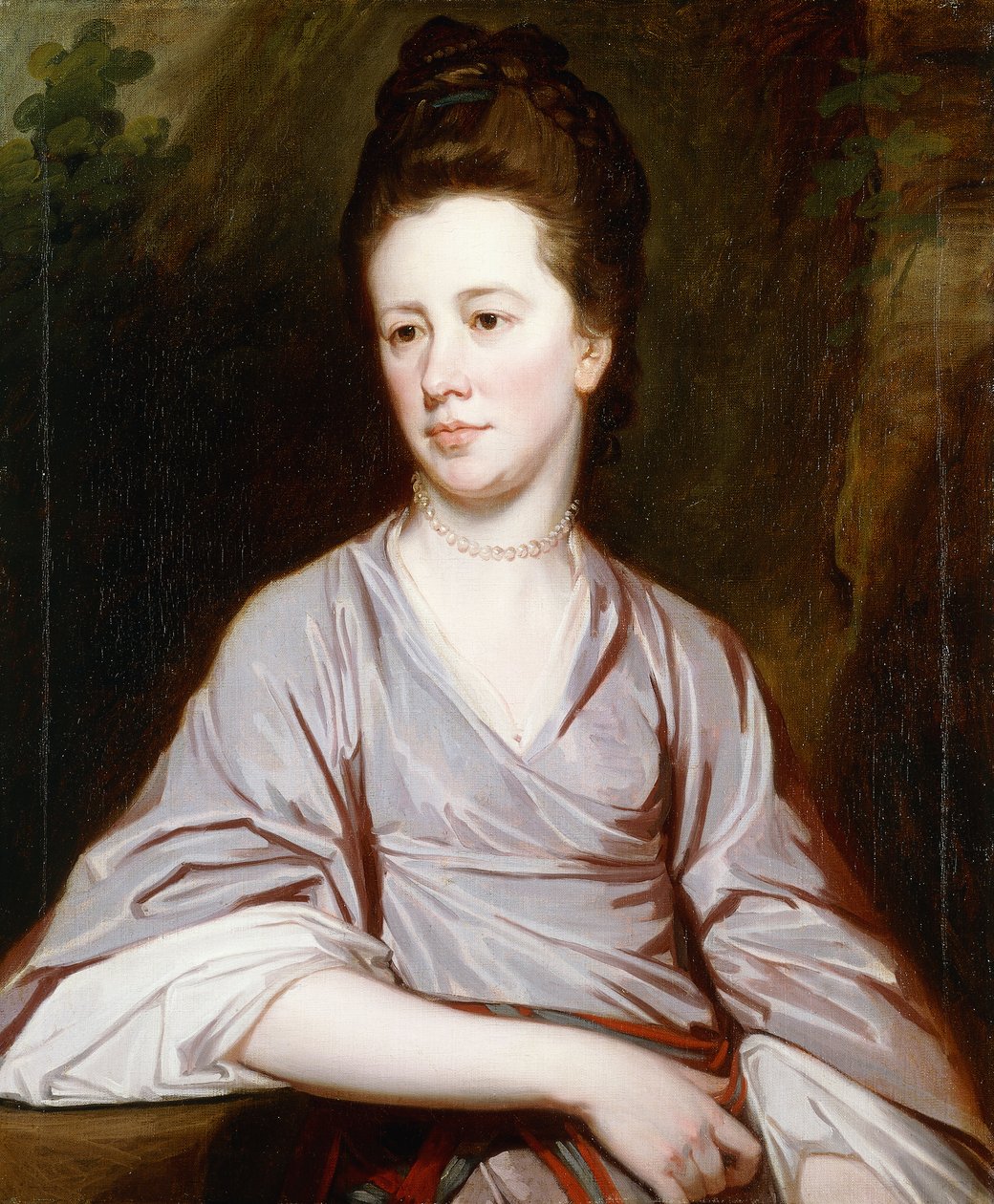 Portret panny Joan Knatchbull, siedzącej do połowy długości, w fioletowej sukience i perłowym naszyjniku, autorstwa George Romney