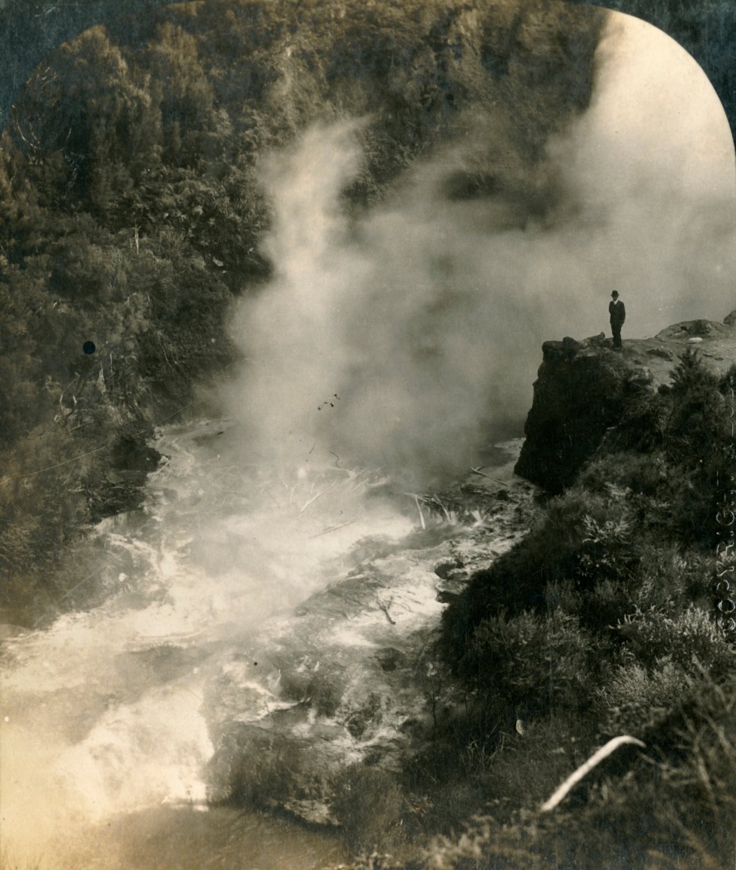 Kocioł Szampana, Wairakei, Nowa Zelandia, ok. 1909. autorstwa George Rose