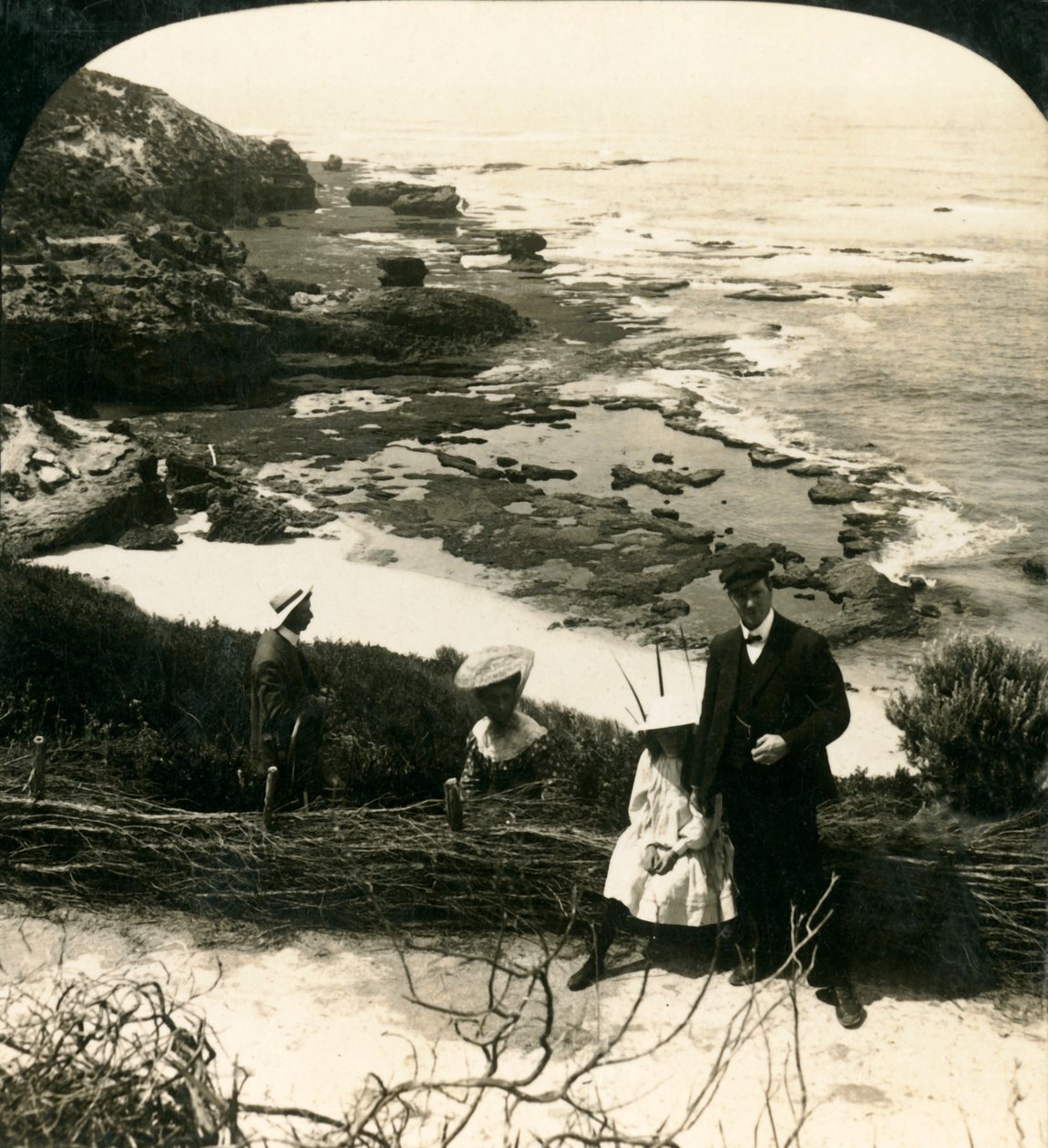 Odpływ na Back Beach, Sorrento, Wiktoria, Australia, c1909. autorstwa George Rose