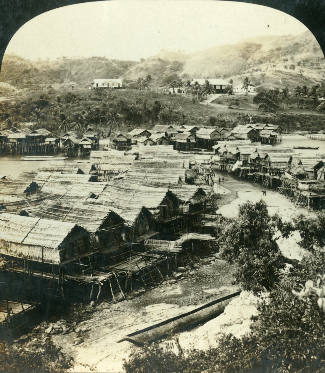 Wioska Ela-Varia, Nowa Gwinea Brytyjska, ok. 1909. autorstwa George Rose