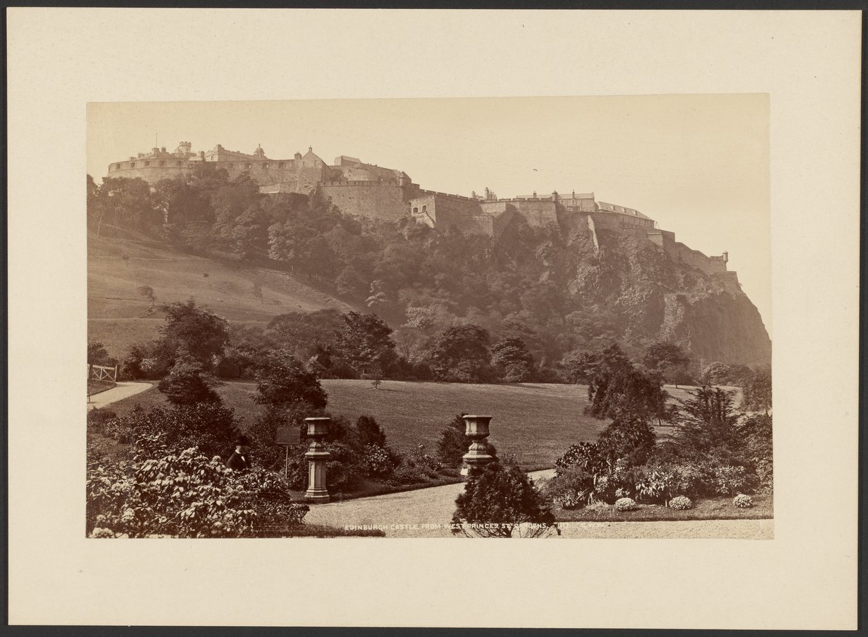 Zamek w Edynburgu widziany z ogrodów przy West Princes Street autorstwa George Washington Wilson