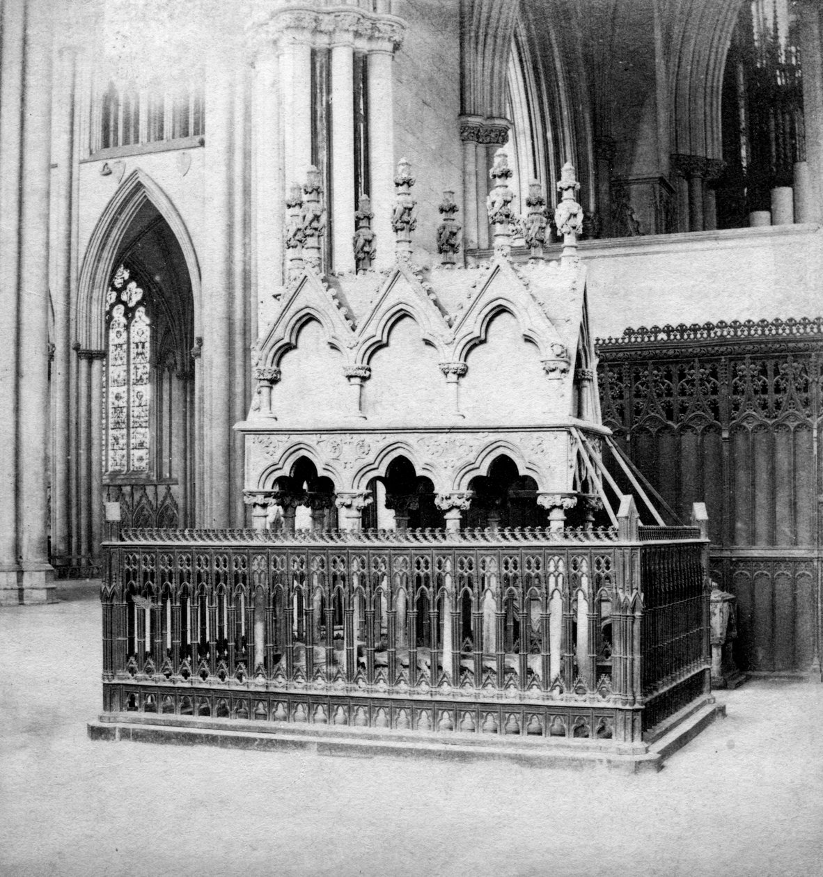Pomnik Waltera de Greya, York Minster, York, North Yorkshire, początek XX wieku. autorstwa George Washington Wilson