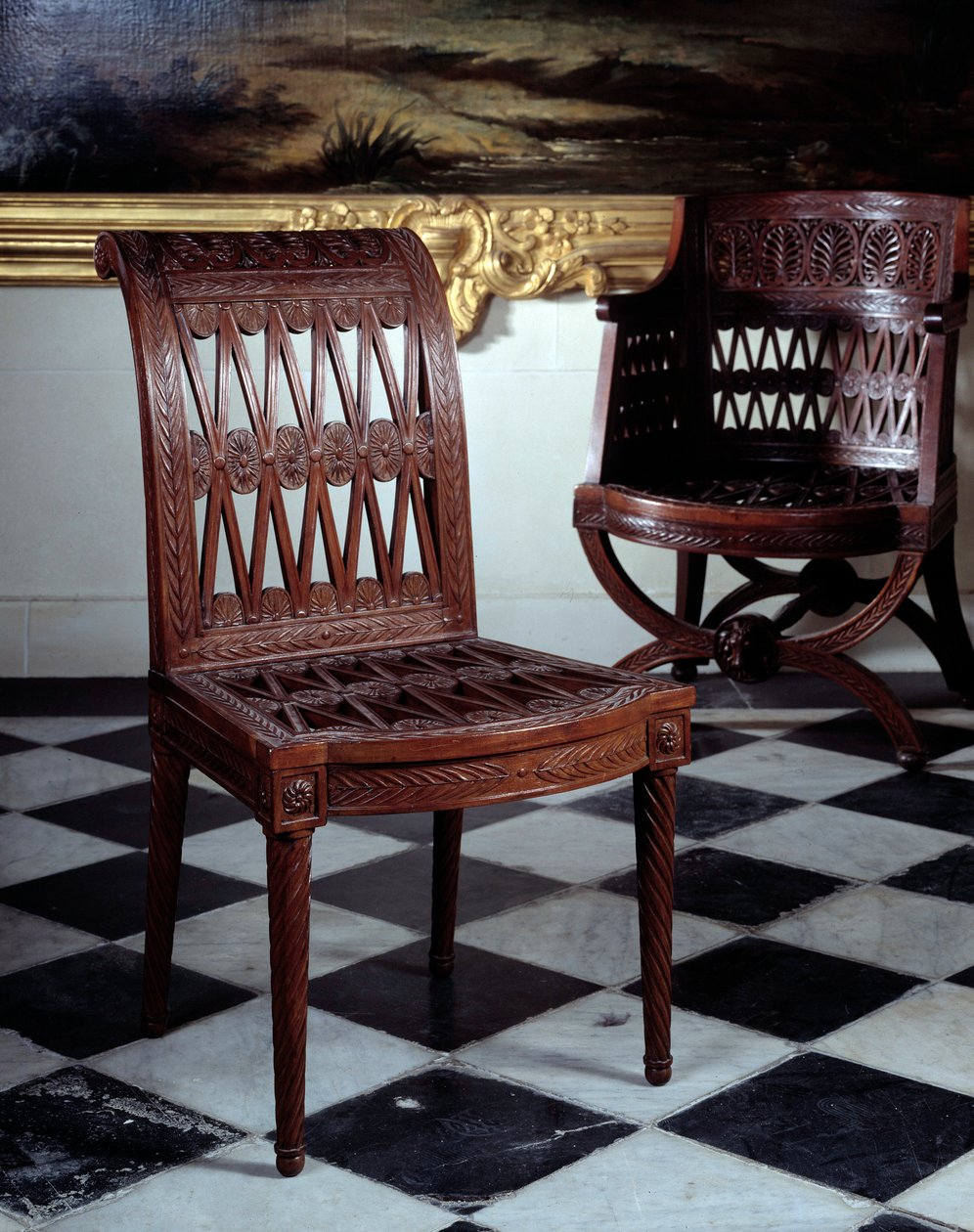 Krzesło na zamówienie mleczarni Marii Antoniny. Rzeźbione mahoniowe meble autorstwa Georgesa Jacoba (1739-1814) autorstwa Georges Jacob