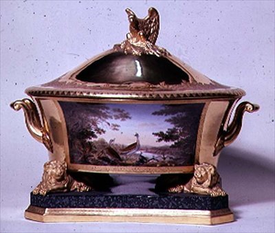 Waza z Pruskiego Serwisu Obiadowego, Berlin, 1816-19 (porcelana i złocone) (patrz także 10534) autorstwa German School