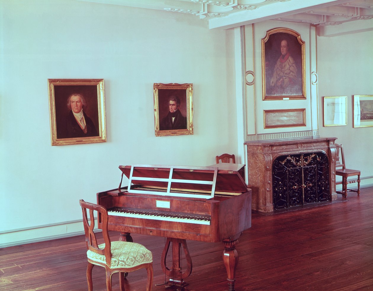 Widok sali z fortepianem Ludwiga van Beethovena (1770-1827) autorstwa German School