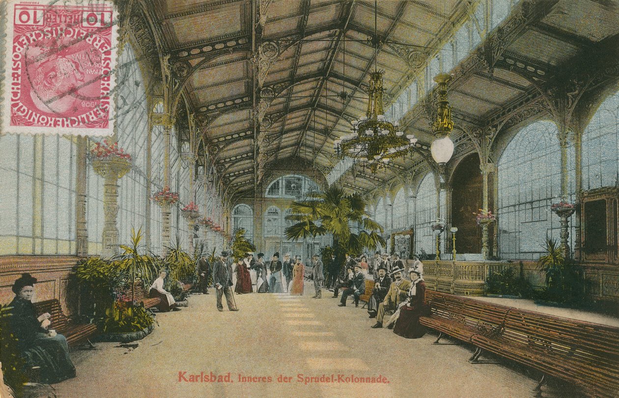 Karlsbad - wewnątrz kolumnady. Pocztówka wysłana w 1913 roku. autorstwa German Photographer