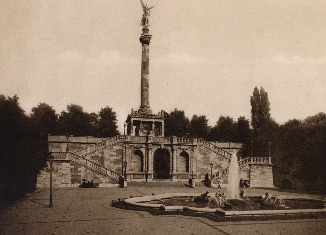 Munchen / Monachium: Pomnik pokoju z tarasem (zdjęcie czarno-białe) autorstwa German Photographer