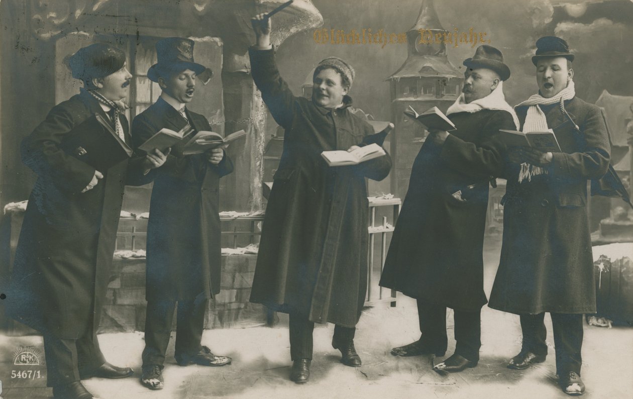 Pocztówka przedstawiająca Niemców śpiewających w Nowy Rok, wysłana 31 grudnia 1913 r. (zdjęcie czarno-białe) autorstwa German Photographer