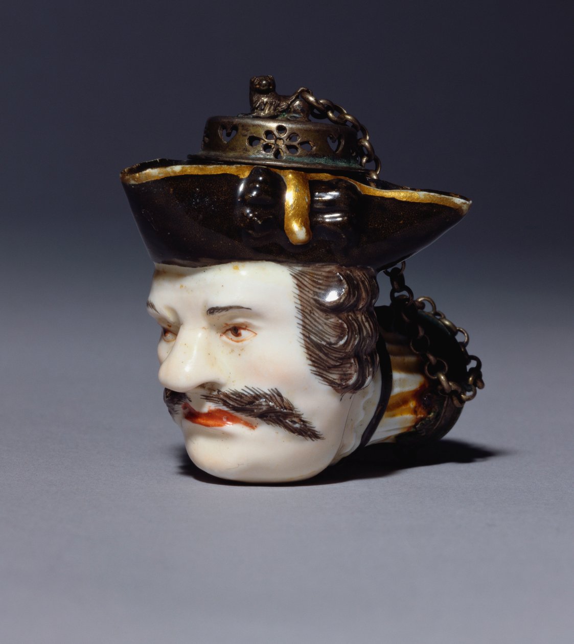 Misa portretowa z fajką miśnieńską, wzorowana na głowie Schmiedla, ok. 1750 (porcelana) autorstwa German School