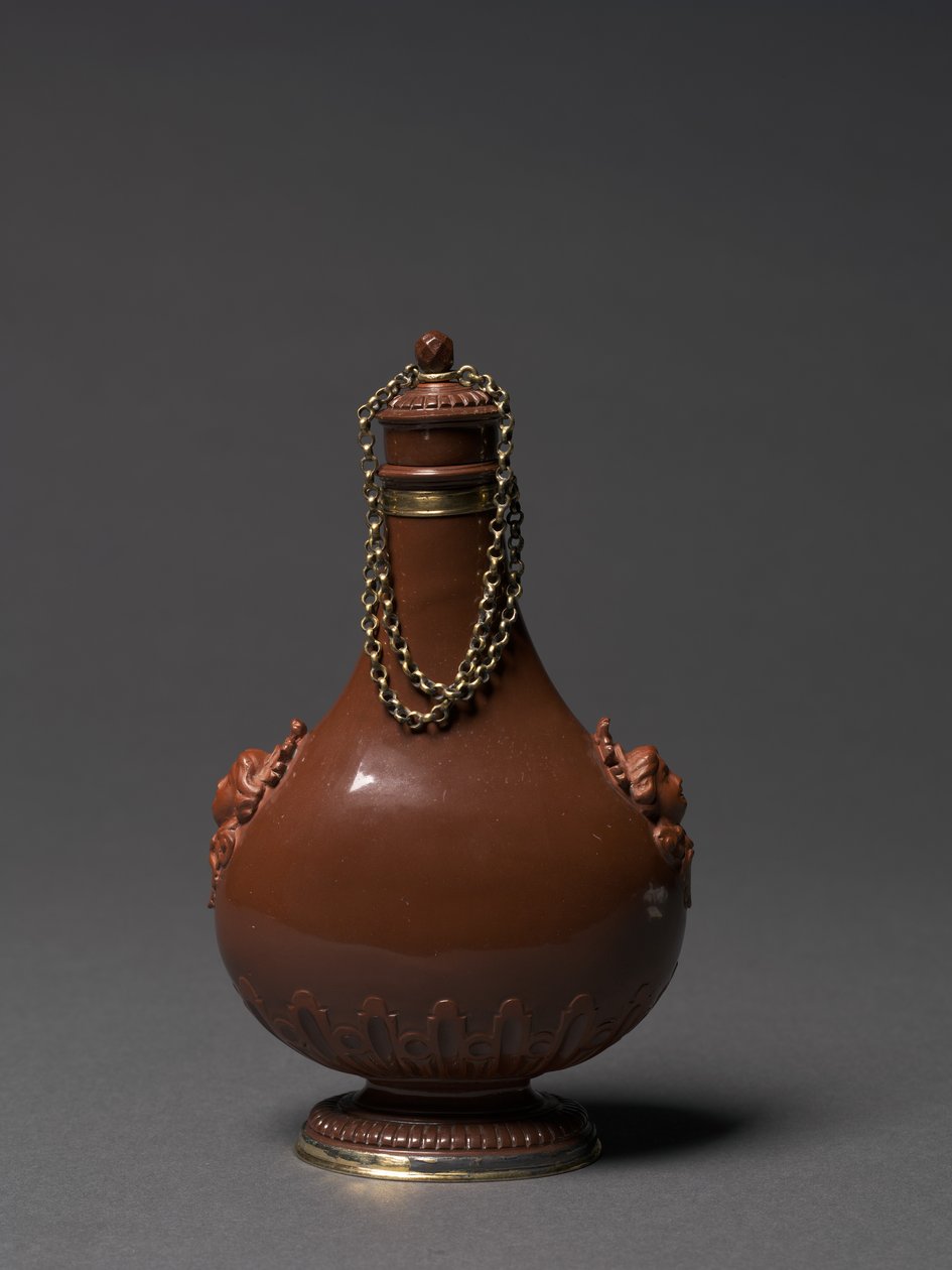 Butelka, fabryka porcelany w Miśni, Niemcy, ok. 1715 (czerwona polerowana kamionka, srebrno pozłacane oprawy) autorstwa German School