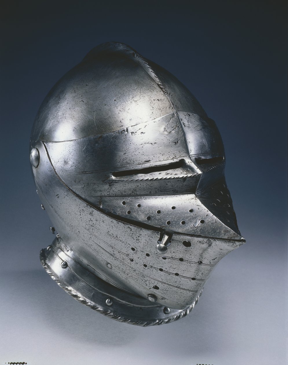 Hełm zamknięty, ok. 1510-1530 (stal z czarną farbą) autorstwa German School