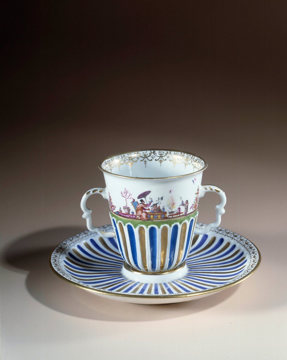 Sztuka niemiecka: Kubek z dekoracją trembleuse z porcelany z Miśni. 1730. Paryż, sztuka dekoracyjna autorstwa German School