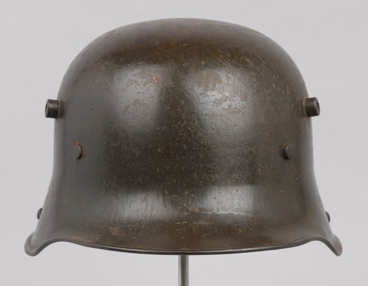 Niemiecki hełm stalowy lub „Stahlhelm”, c.1916 (hełm) autorstwa German School