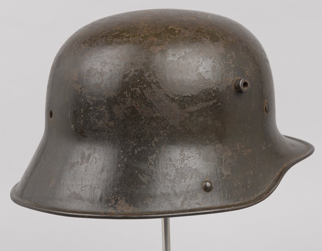 Niemiecki hełm stalowy lub „Stahlhelm”, c.1916 (hełm) autorstwa German School