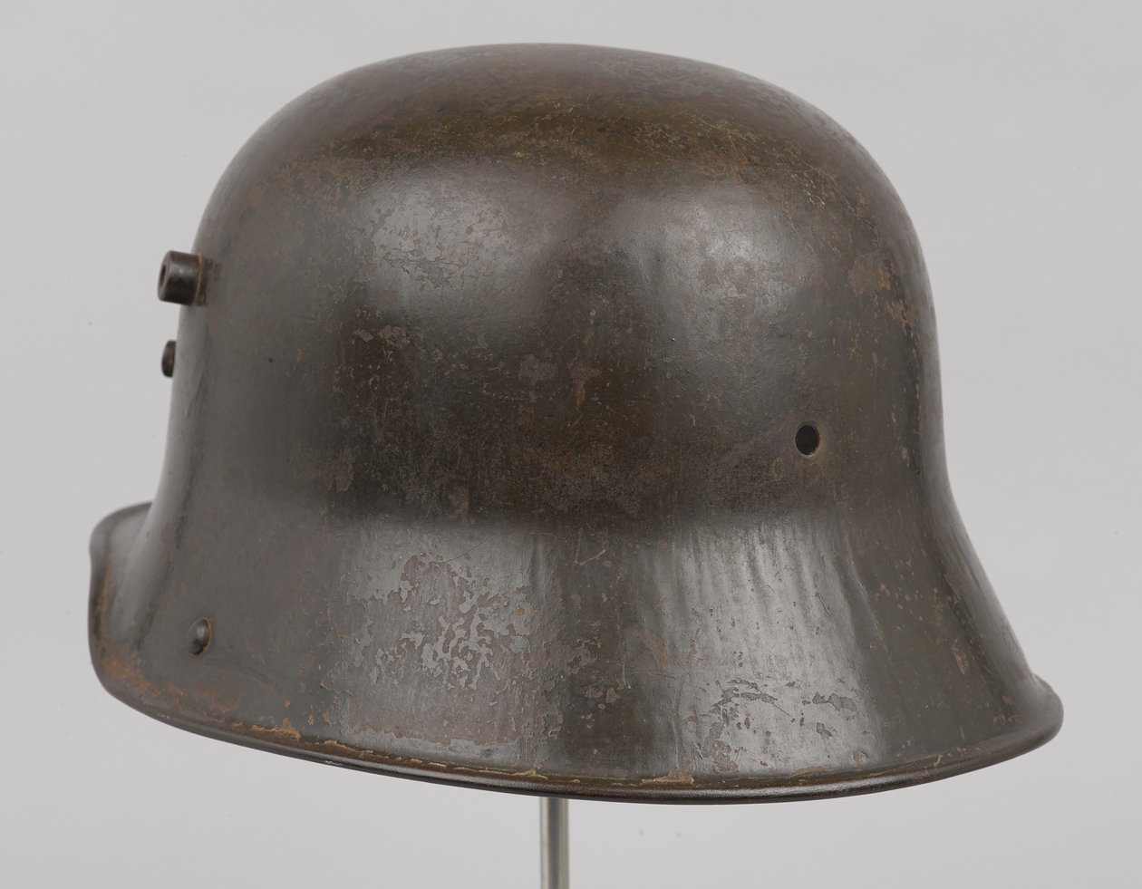Niemiecki hełm stalowy lub „Stahlhelm”, c.1916 (hełm) autorstwa German School