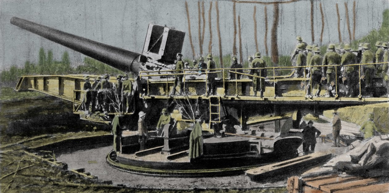 Często mylony z armatą Big Bertha, kanon paryski (Wilhelmgescutae) jest najbardziej tajemniczą bronią niemiecką z okresu I wojny światowej. Kaliber 210 mm; długość lotu 36 m:; zasięg 126 km; masa całkowita 750 T; masa pocisku 105 kg przy 1600 m/sek. 19 autorstwa German School