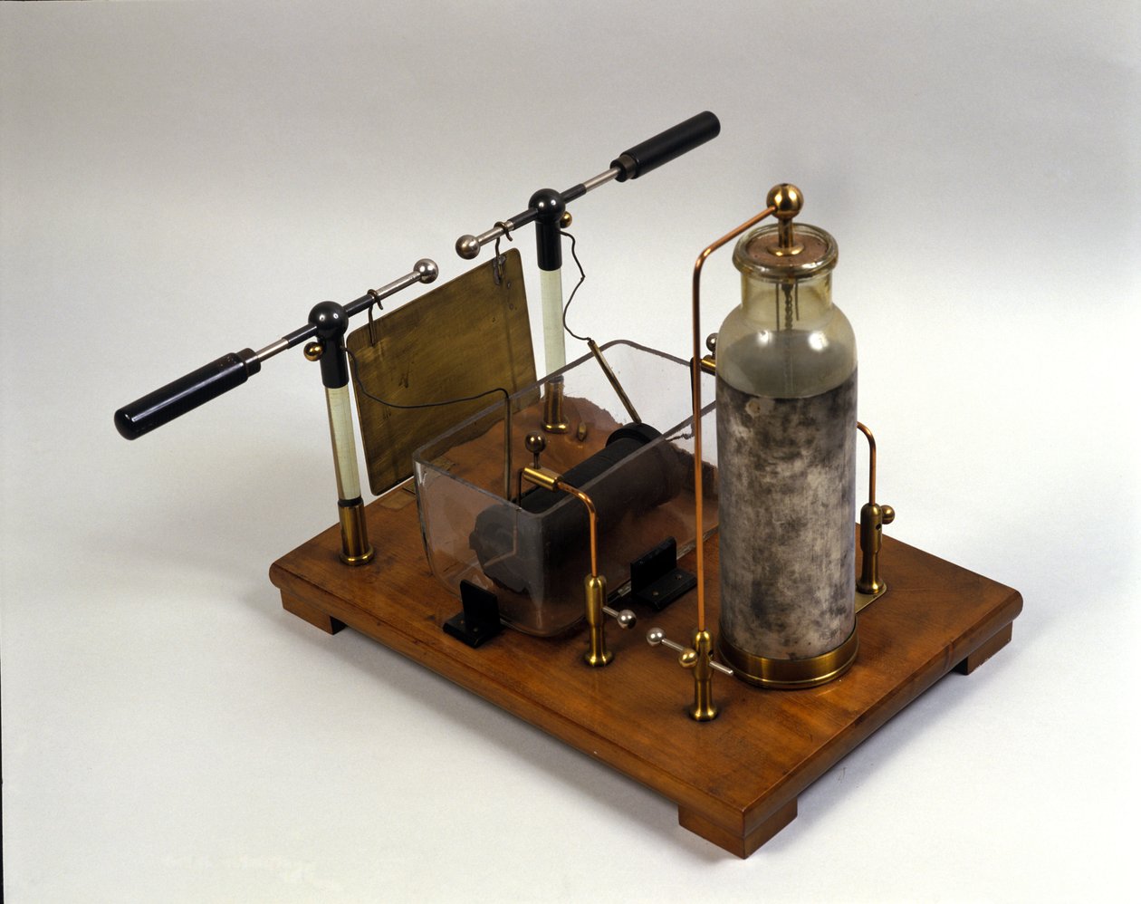Fizyka: maszyna Hertza (Heinrich Hertz niemiecki fizyk autorstwa German School