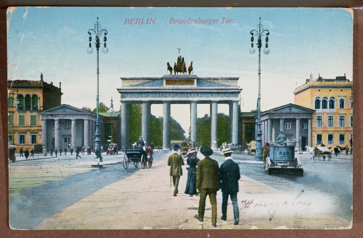 Pocztówka przedstawiająca Bramę Brandenburską w Berlinie (kolorowe zdjęcie) autorstwa German School