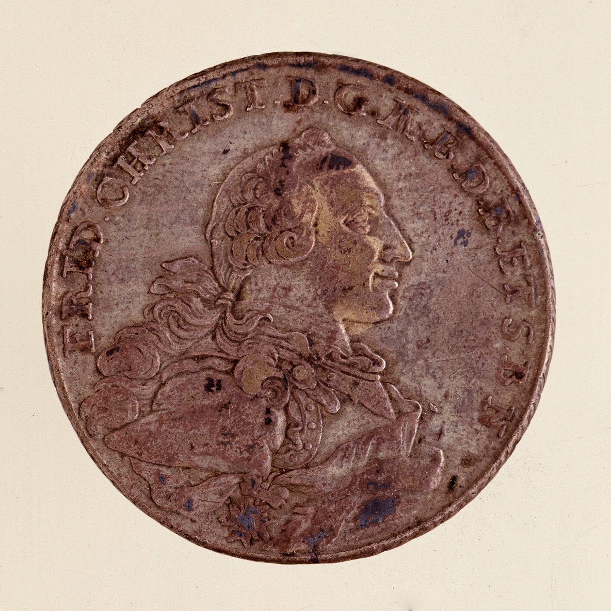 Talar srebrny (taler) Fryderyka Christiana, margrabiego Brandenburgii-Bayreuth (Fryderyk V Christian de Brandenburg-Bayreuth (Brandenburg Bayreuth) (1708-1769) 1766 śr.4 cm Neapol, museo archeologico autorstwa German School