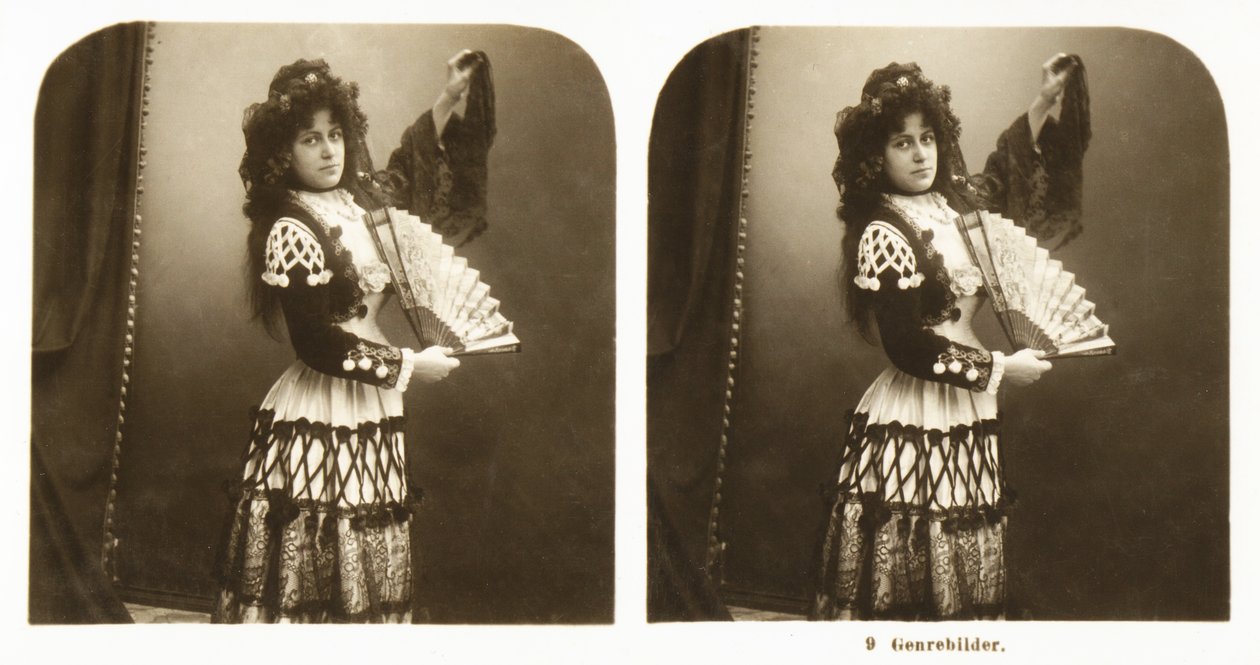 Stereoskopowa karta przedstawiająca młodą kobietę w tradycyjnym hiszpańskim stroju z okolic Aragonii, ok. 1900 (zdjęcie w sepii) autorstwa German School
