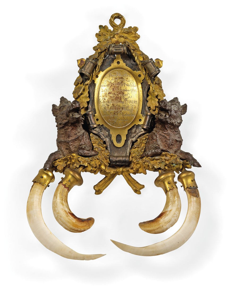 Trofeum, Monachium, ok. 1845 (ormolu, oprawione w brąz i srebro kły dzika) autorstwa German School