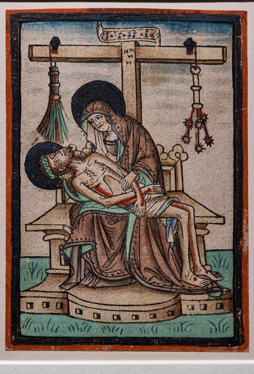 Vesperbild (Lamentacja), drzeworyt akwarelowy niemieckiego rytownika, ok.1450. Na krzyżu wiszą symbole Męki Pańskiej. autorstwa German School