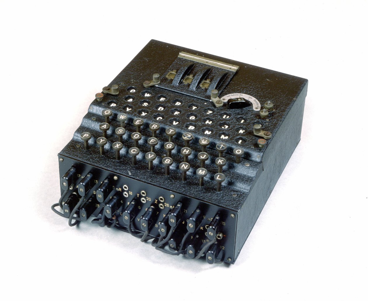 Wojna 1939-1945. Maszyna dekodująca „”Enigma”” wynaleziona przez niemieckiego inżyniera Artura Scherbiusa (1878-1929). autorstwa German School