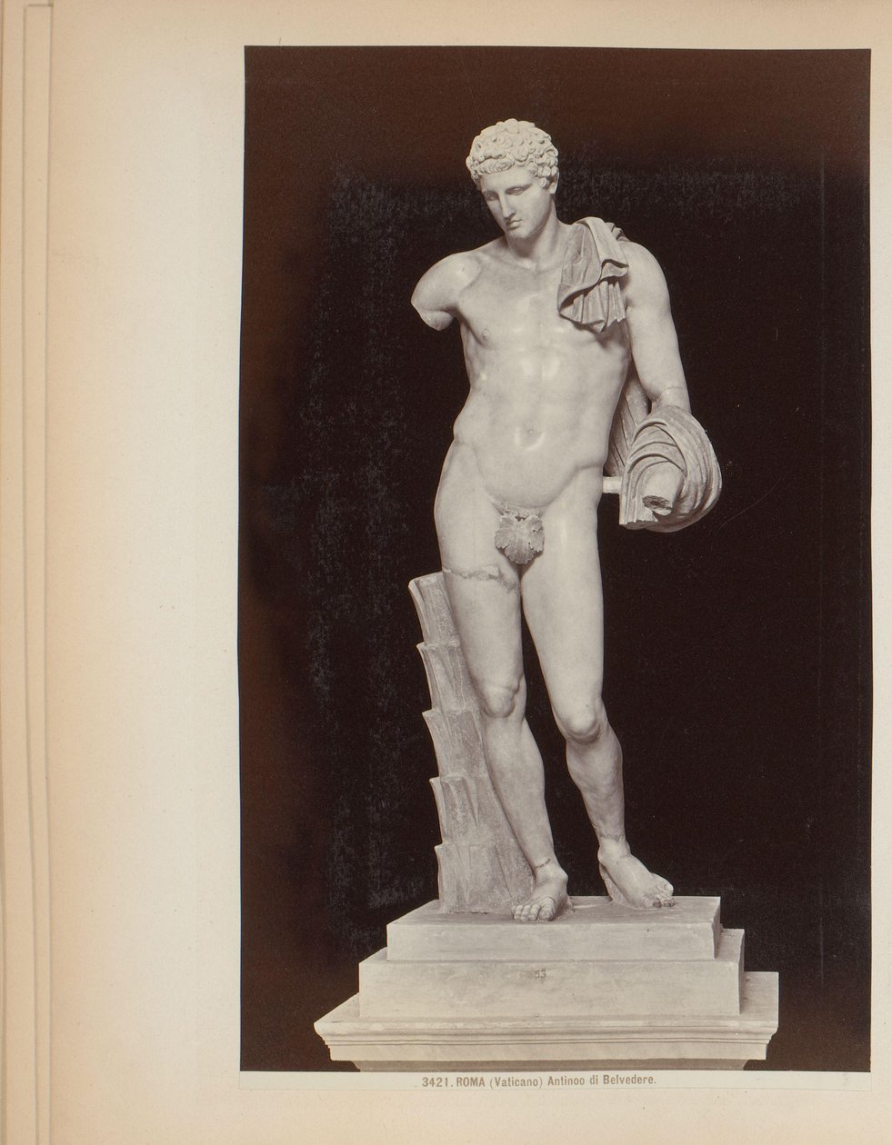 Rzeźba Hermesa z Belwederu w Muzeach Watykańskich w Rzymie, Włochy Roma (Vaticano) Antinoo di Belvedere (tytuł na obiekcie) autorstwa Giacomo Brogi (attributed to)