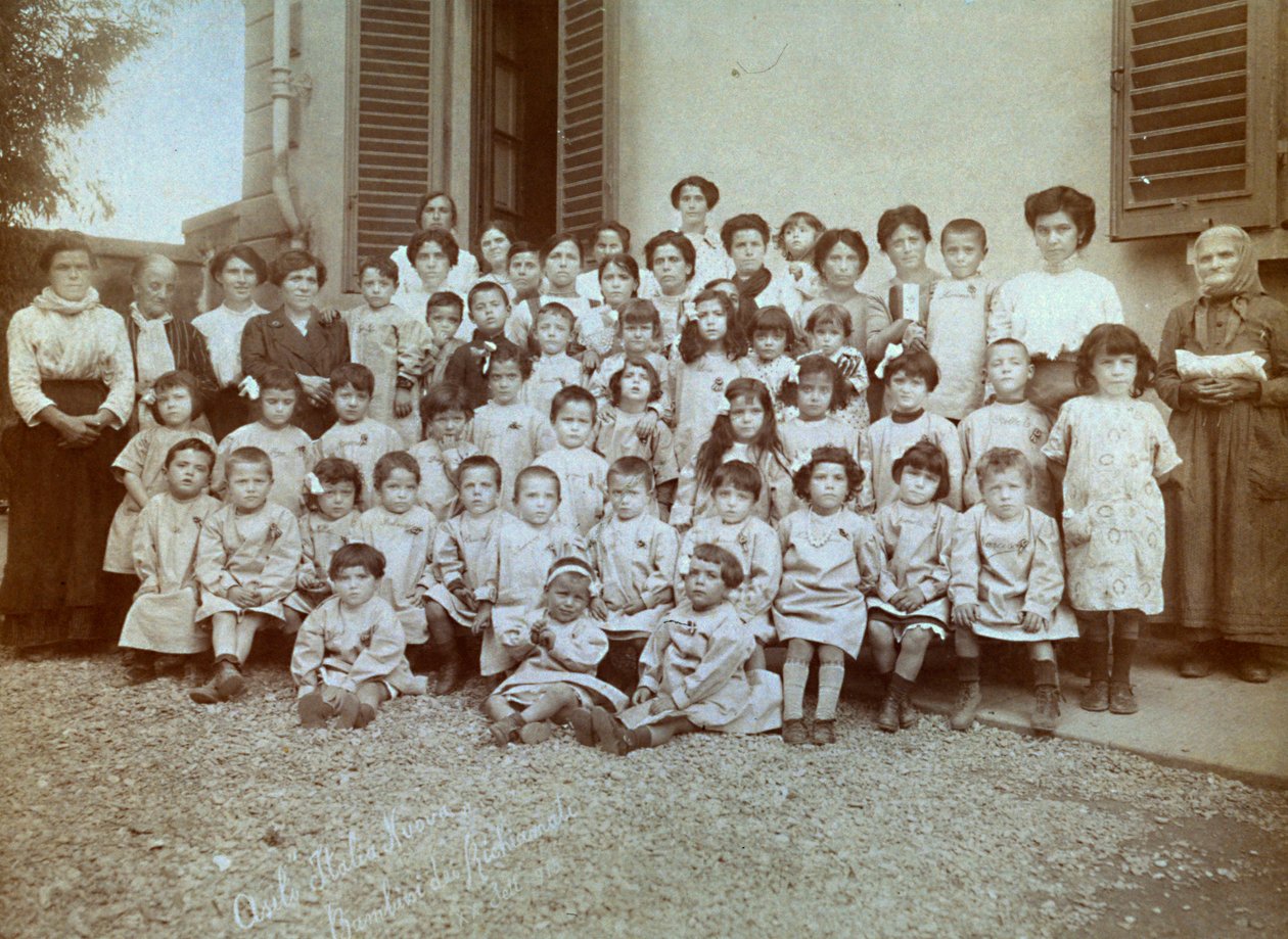 Dzieci rezerwistów w przedszkolu „Italia Nuova”, 20.09.1915 (zdjęcie czarno-białe) autorstwa Giacomo Brogi