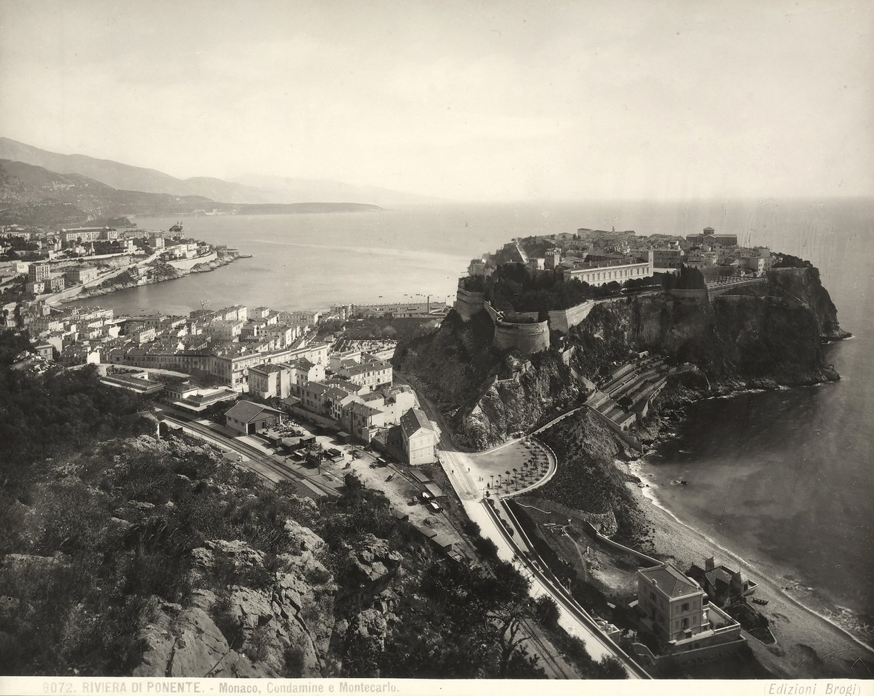 Panoramiczny widok na Monako autorstwa Giacomo Brogi